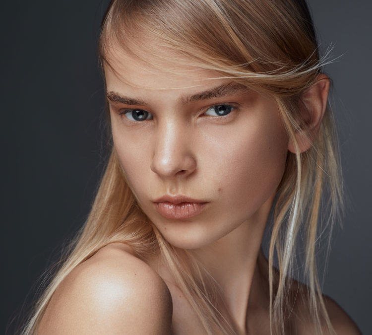 Get the Look: Sleek hair & naturlig makeup